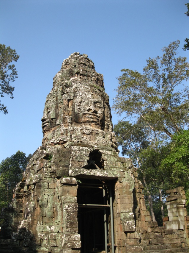 First monumental stone face of the day - Ta Prohm?